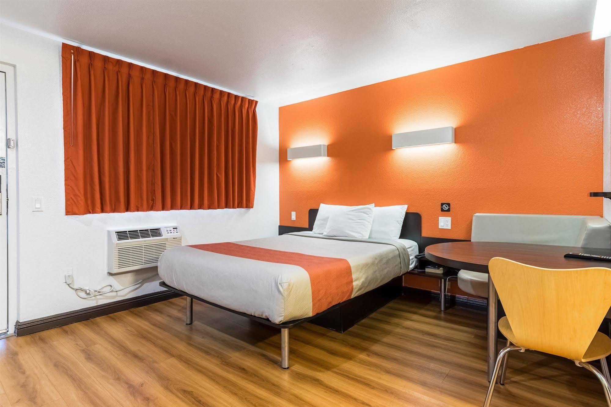 Motel 6 Riverside, Ca - Ucr East Exterior photo